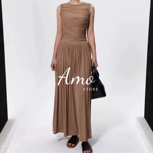 فستان لون كاكي طويل بخصر مرن بدون اكمام فتحته الرق...