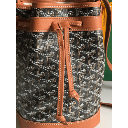 شنطة جويارد لون أسود مقاس وسط Goyard Petit Flot Bu...