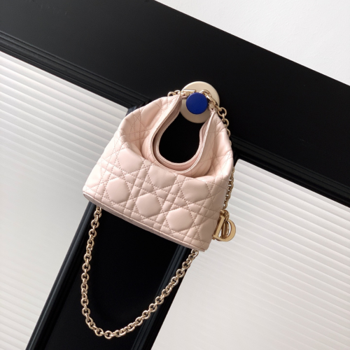حقيبة هوبو Dior Toujours بحجم ميني
