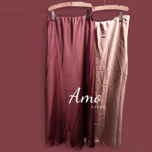 تنورة لون برغندي حرير ترند موضة ميلانو ناعمة راقية...