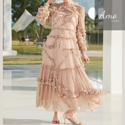 فستان سهرة طويل من أرقى بيوت الأزياء الإيطالية تصم...