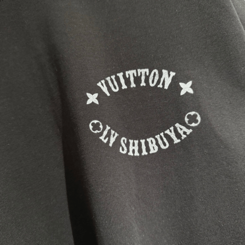 تي شيرت رجالي قطن لون أسود بأكمام قصيرة وياقة مدور...