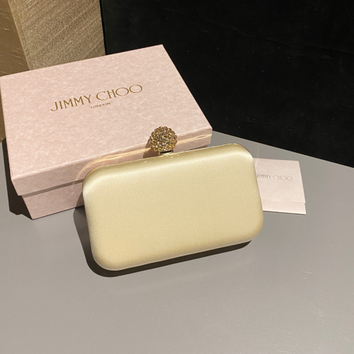 حقيبة يد كلاتش جيمي تشو مرصعة بالكريستال Jimmy Choo Cloud Clutch