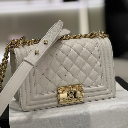 حقيبة يد BOY CHANEL صغيرة