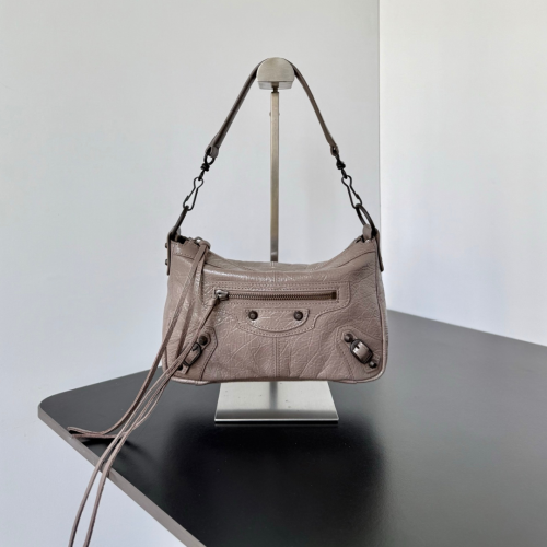 حقيبة بالنسياغا مقاس ميني لون الجوز Balenciaga LE...