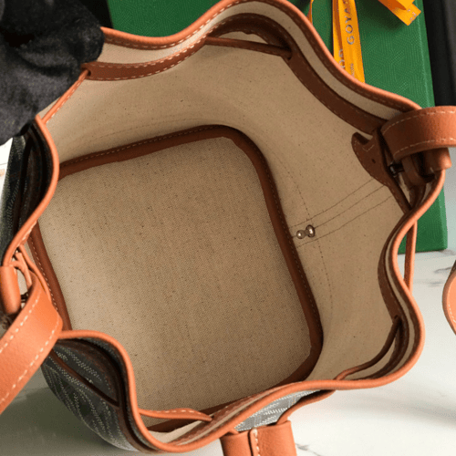 شنطة جويارد لون أسود مقاس وسط Goyard Petit Flot Bu...