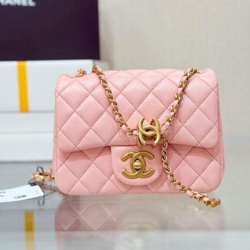 حقيبة شانيل بيرل كراش مقاس ميني Chanel Square Flap...