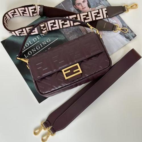 شنطة فيندي باغيت الكلاسيكية Fendi Baguette 27CM