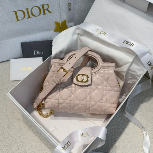 حقيبة Dior Jolie Top Handle بحجم ميني