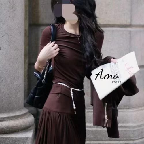 طقم لون عودي بلوزة كم طويل مع تنورة طويلة خصر مرتف...