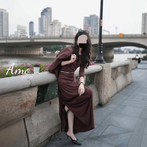 طقم لون عودي بلوزة كم طويل مع تنورة طويلة خصر مرتف...