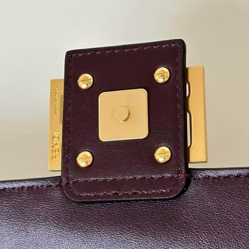 شنطة فيندي باغيت الكلاسيكية Fendi Baguette 27CM
