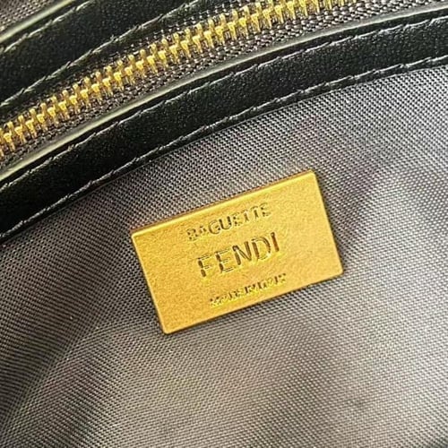 شنطة فيندي باغيت الكلاسيكية Fendi Baguette 27CM