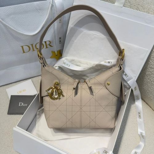 شنطة ديور Dior Voyage الحجم الصغير