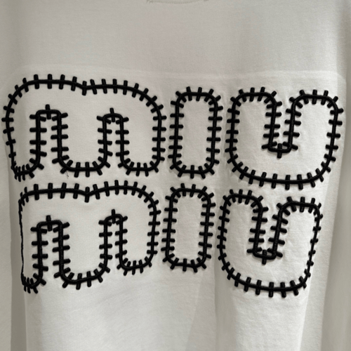 تي شيرت رجالي قطن لون أبيض بأكمام قصيرة وياقة مدور...