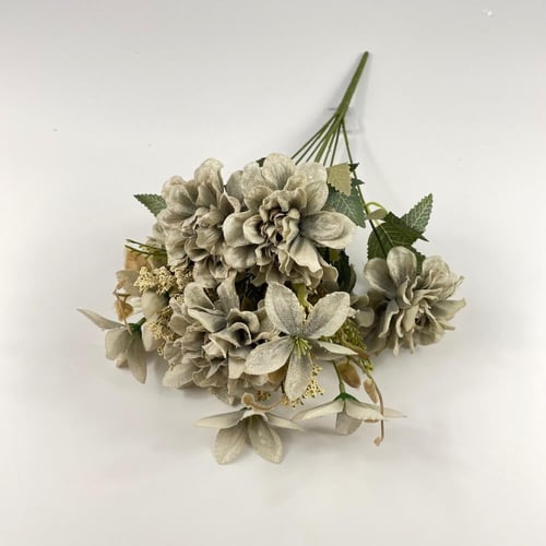 باقة ورد كريز قطيفة فاخرة