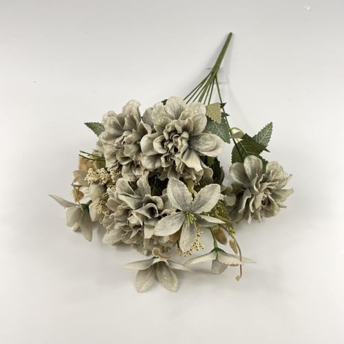 باقة ورد كريز قطيفة فاخرة