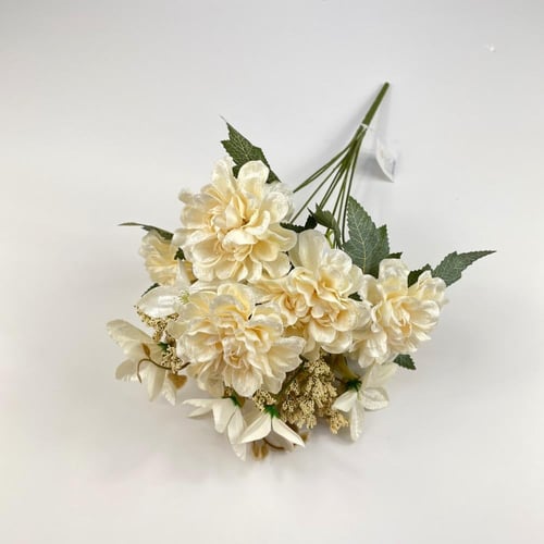 باقة ورد كريز قطيفة فاخرة