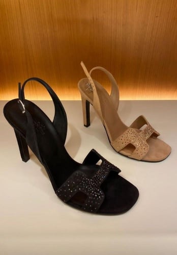 Ella 105 sandal .