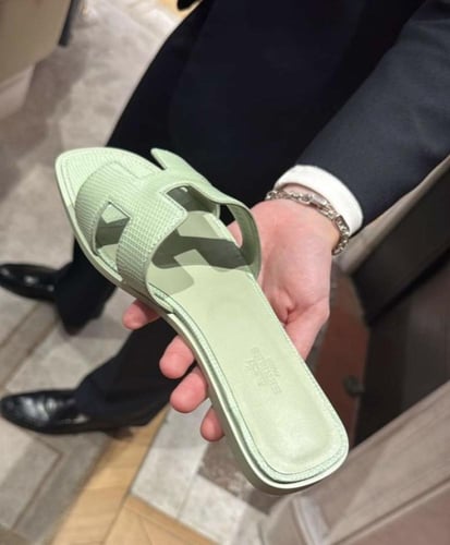 Hermes Oran sandal lizard leather .