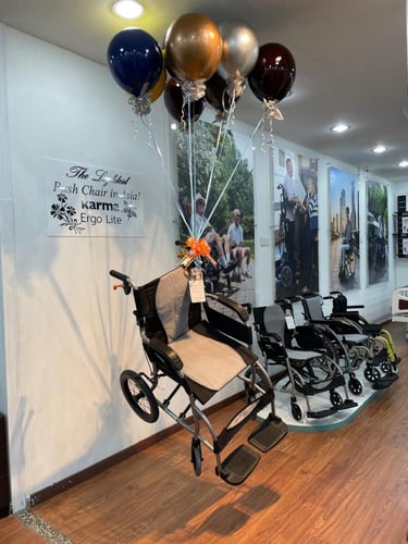 كرسي متحرك مريح وخفيف الوزن - 8.6 كجم فقط! موديل (...