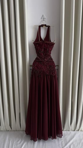 فستان نسائي بتطريز يدوي راقي