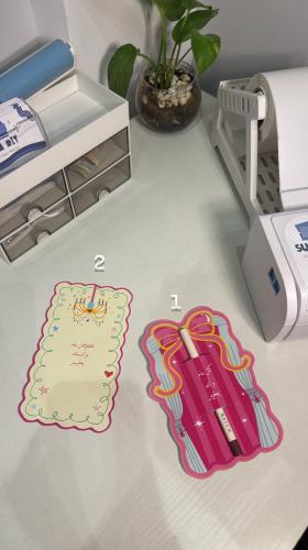Lip liner card
