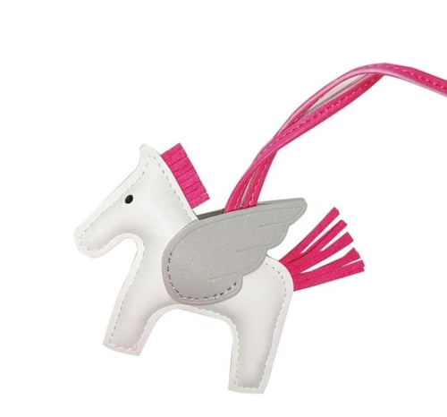 تعليقة حصان بالجناح