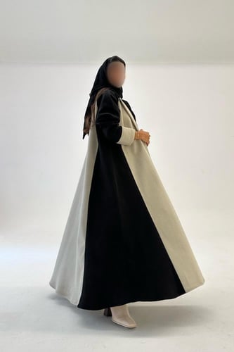 عباية جوخ مع ياقة جوانب سوداء