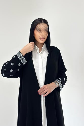 عباية ملكي أكمام تطريز