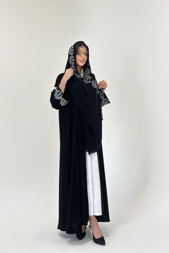 عباية ملكي مع تطريز قصه نص كلوش