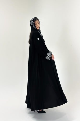 عباية ملكي مع تطريز قصه نص كلوش