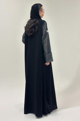 عباية كريب مع أكمام لنن