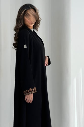 عباية كريب ملكي اكمام وطرحة تطريز