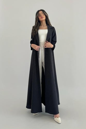 عباية مقلمة من الكريب بقصة بليزر