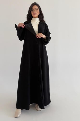 عباية صوف ايطالي مع زرار جانبي قصة ربع كلوش