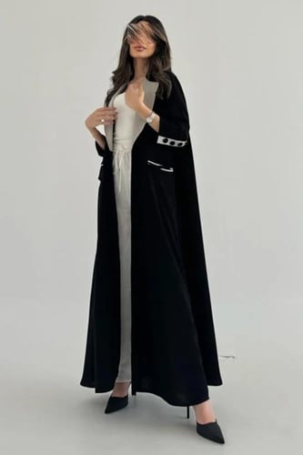 عباية بياقة رسمية وجيوب قصة نص كلوش