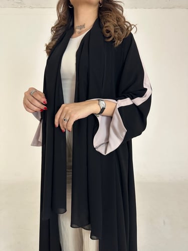 عبايه كريب ملكي اكمام فتحة