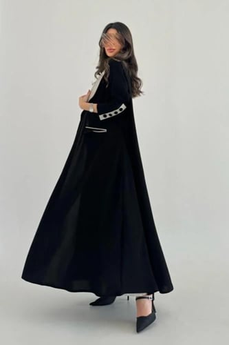 عباية بياقة رسمية وجيوب قصة نص كلوش