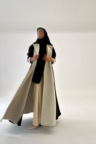 عباية جوخ مع ياقة جوانب سوداء