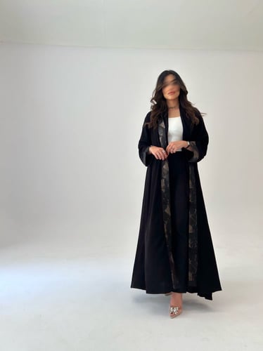 عبايه ملكي أطراف تفتة