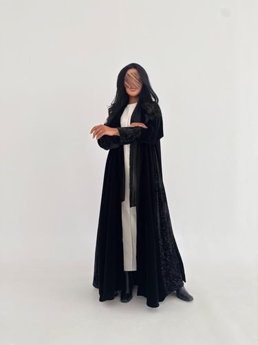 عباية مخمل مع اكمام وجوانب شيفون