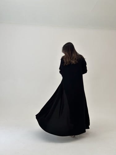 عباية كريب ملكي اسود فاحم