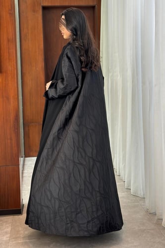 عباية كريب مع تفته من الخلف نص كلوش