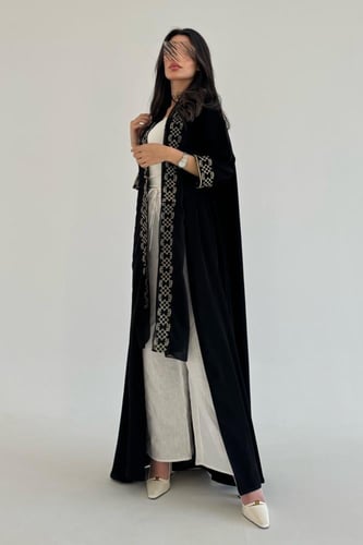 عباية تطريز على الأكمام بالذهبي