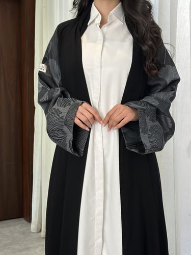 عباية كريب مع أكمام لنن نص كلوش