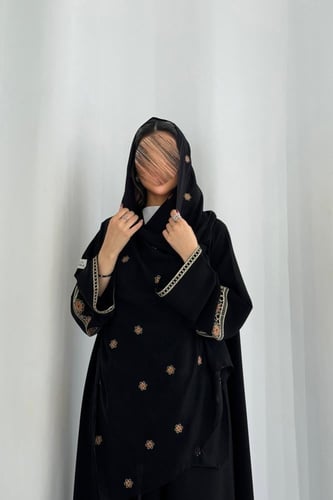 عباية كريب ملكي فخم مع تطريز