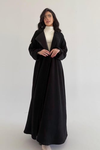 عباية صوف ايطالي مع زرار جانبي قصة ربع كلوش