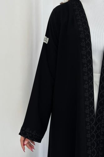 عباية كريب ملكي تطريز امام واكمام