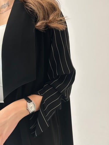 عباية قماش ملكي اسود فاحم مع ياقة